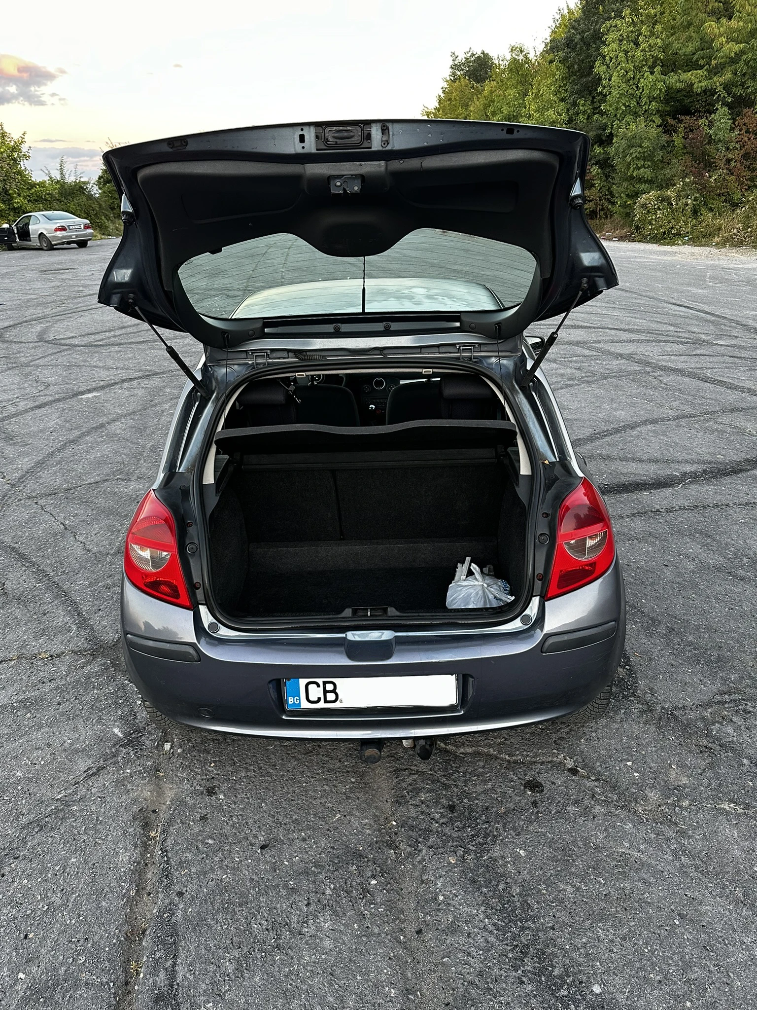 Renault Clio 1.2i, снимка 4 - Автомобили и джипове - 56108167