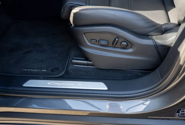 Porsche Cayenne Coupe S E-Hybrid = SportDesign = Гаранция - изображение 8