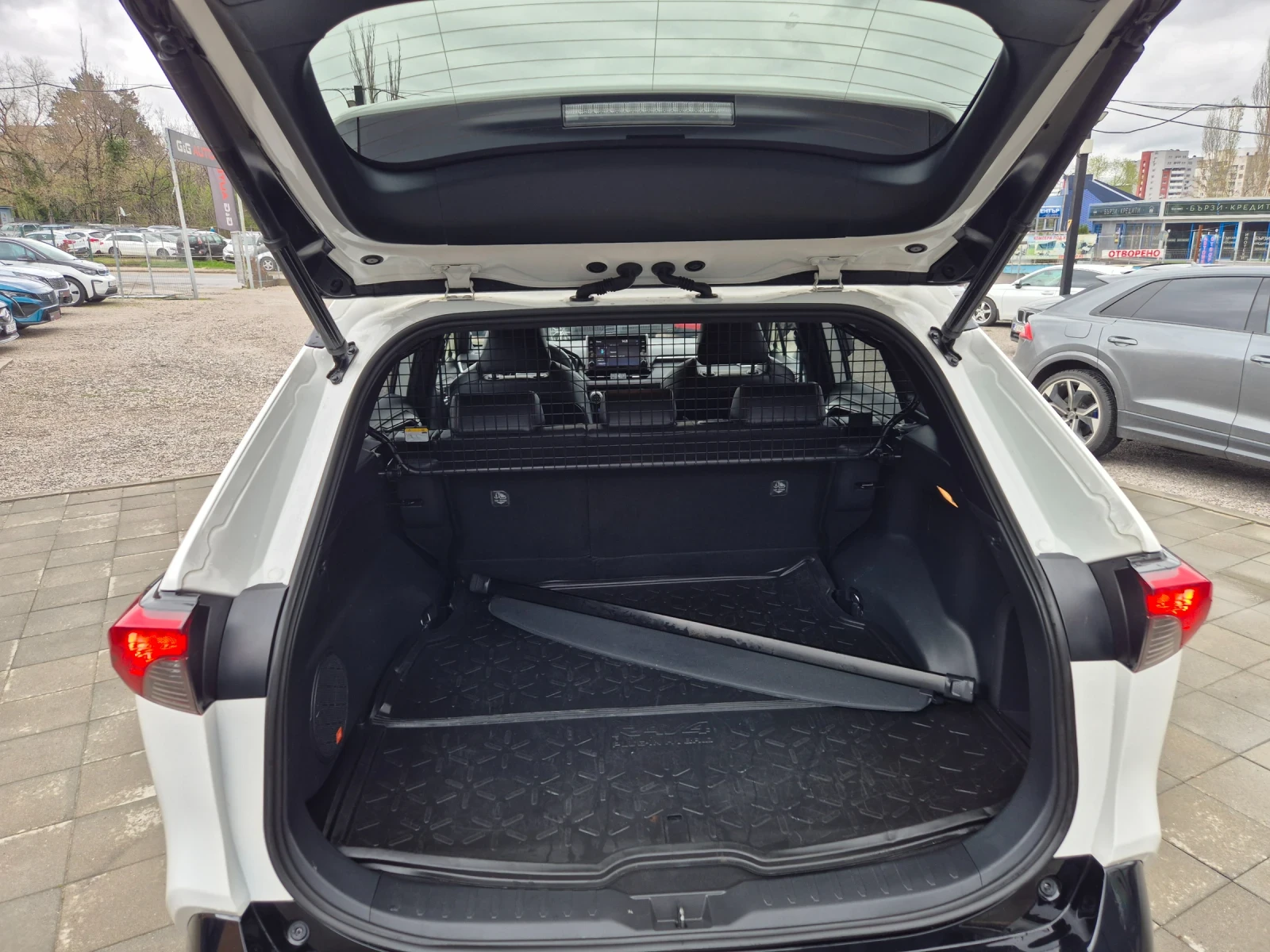 Toyota Rav4 AWD Plug-in hybrid  | Mobile.bg — изображение 17