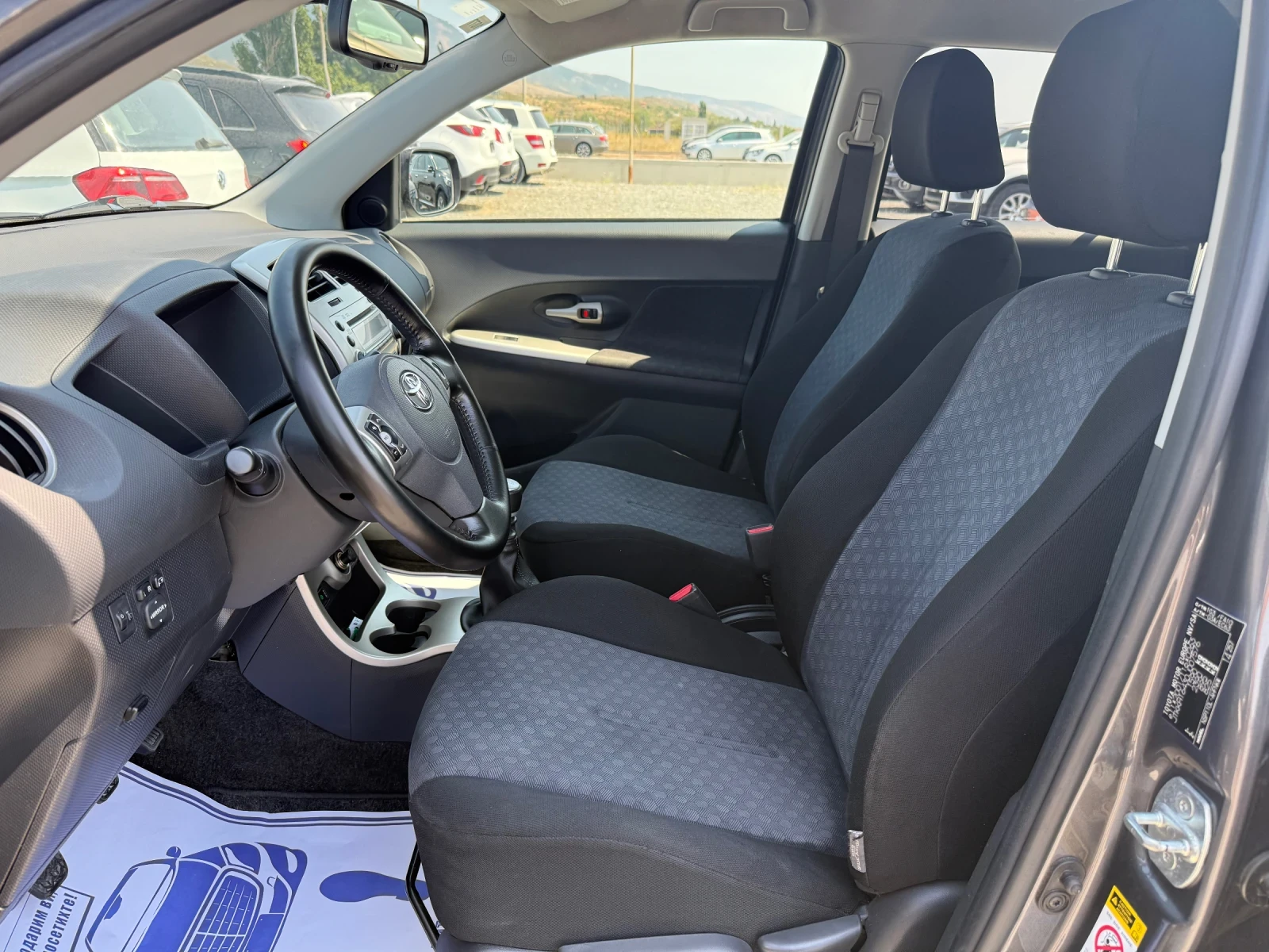 Toyota Urban Cruiser (KATO НОВА), снимка 11 - Автомобили и джипове - 52560782