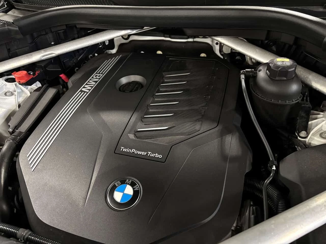 BMW X5 * xDrive40i * AWD| NAV| HUD| AMBIENT| PANOROOF| LE, снимка 17 - Автомобили и джипове - 54357925