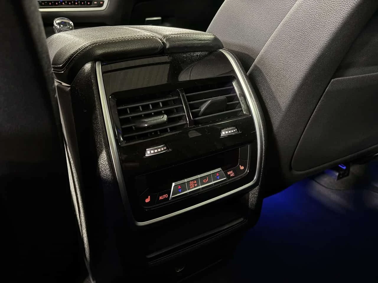 BMW X5 * xDrive40i * AWD| NAV| HUD| AMBIENT| PANOROOF| LE, снимка 15 - Автомобили и джипове - 54357925