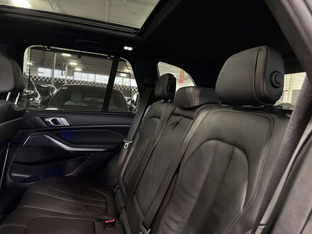BMW X5 * xDrive40i * AWD| NAV| HUD| AMBIENT| PANOROOF| LE, снимка 14 - Автомобили и джипове - 54357925