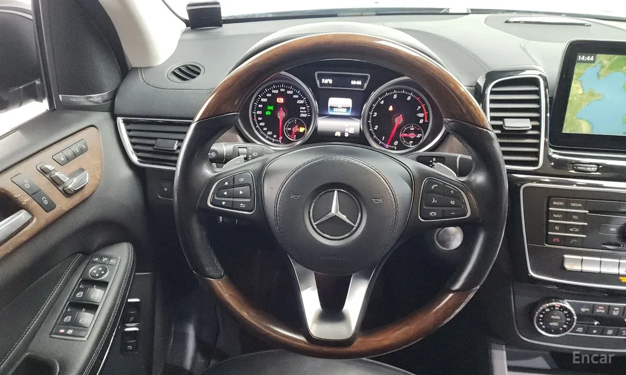 Mercedes-Benz GLS 500, снимка 9 - Автомобили и джипове - 54573601