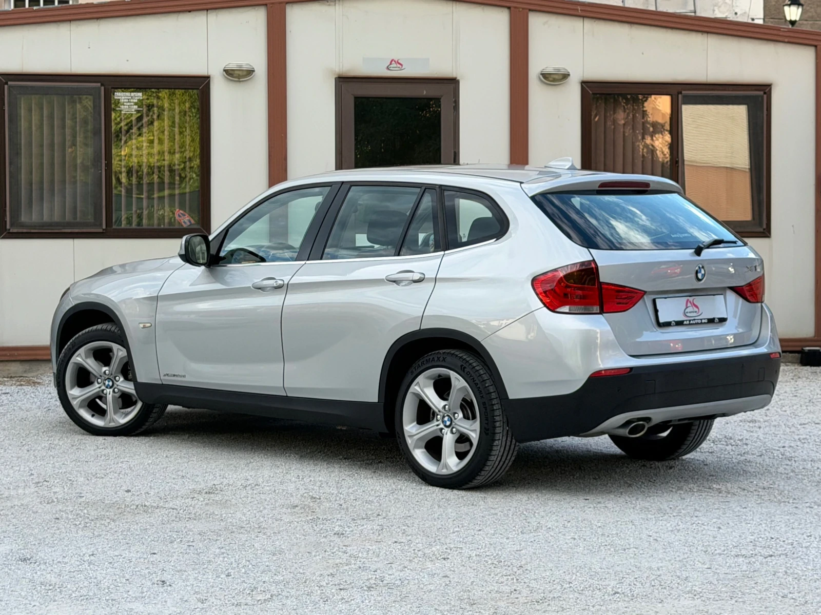 BMW X1 2.3D* xD* AUTOMATIC* PANORAMA* GOLQMO NAVI, снимка 5 - Автомобили и джипове - 56202442