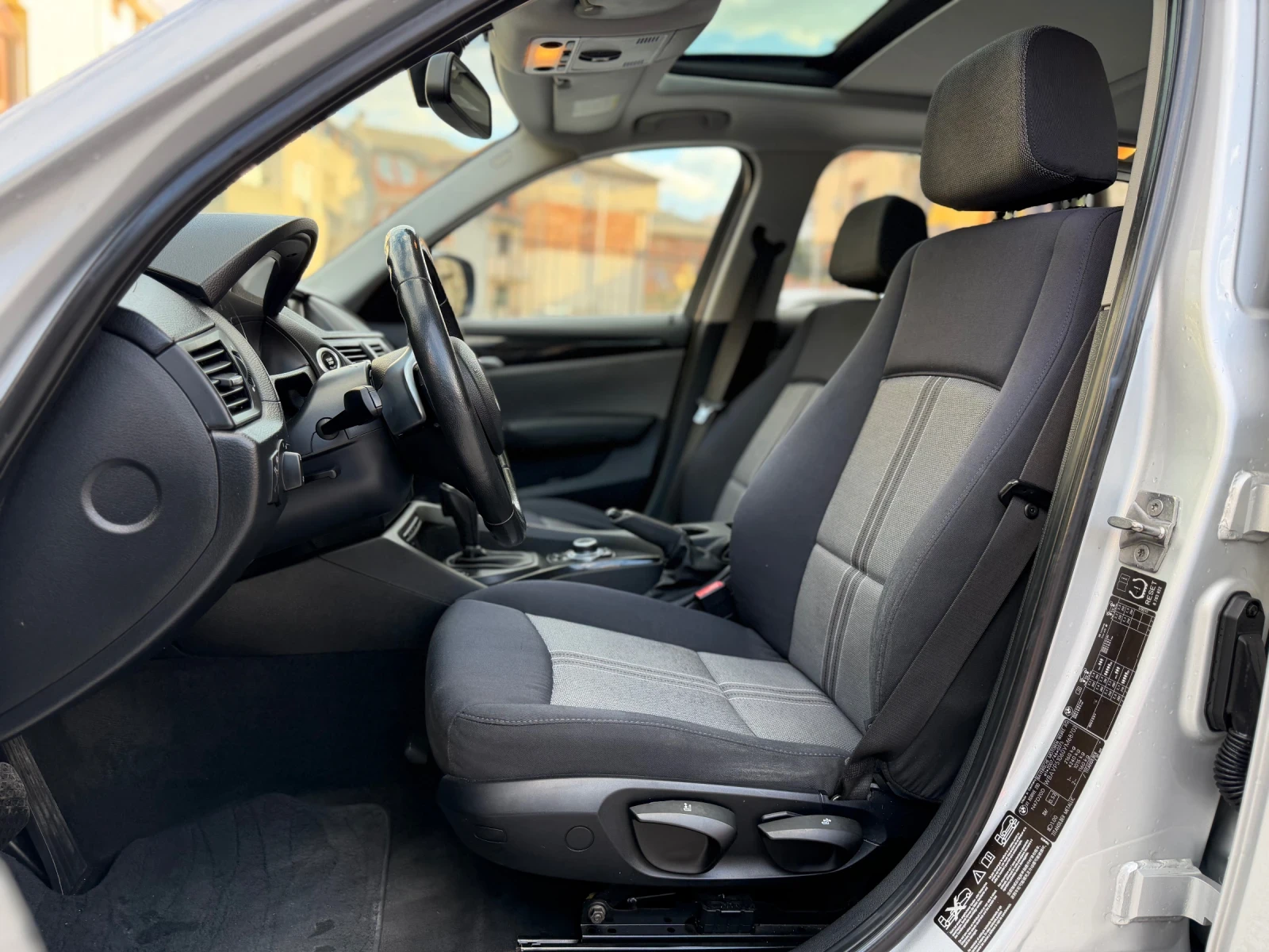 BMW X1 2.3D* xD* AUTOMATIC* PANORAMA* GOLQMO NAVI, снимка 9 - Автомобили и джипове - 56202442