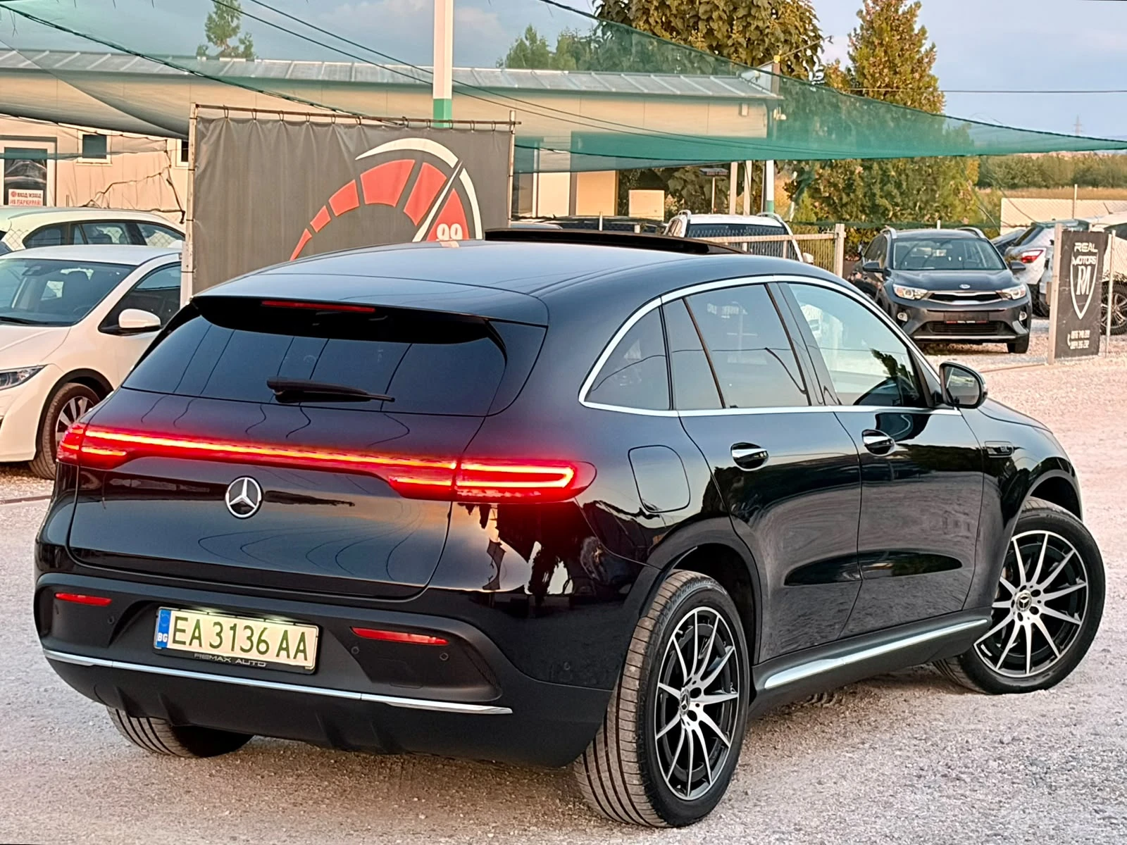 Mercedes-Benz EQC 4MATIC, снимка 8 - Автомобили и джипове - 56341379