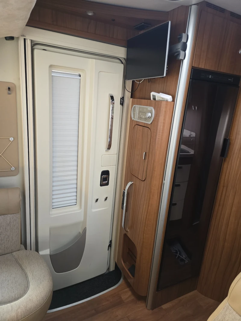 Кемпер HYMER / ERIBA B678 20 000km Автоматик AMPLO, снимка 9 - Каравани и кемпери - 49870955
