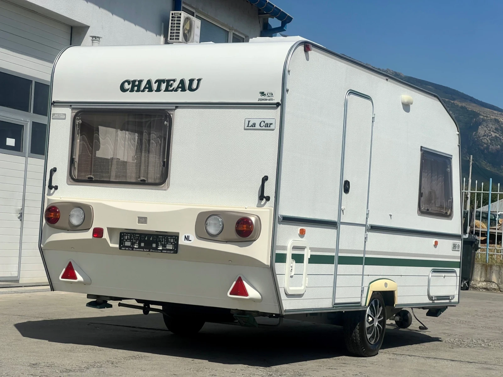 Каравана Chateau La car 395 / Като нова, снимка 2 - Каравани и кемпери - 55644423