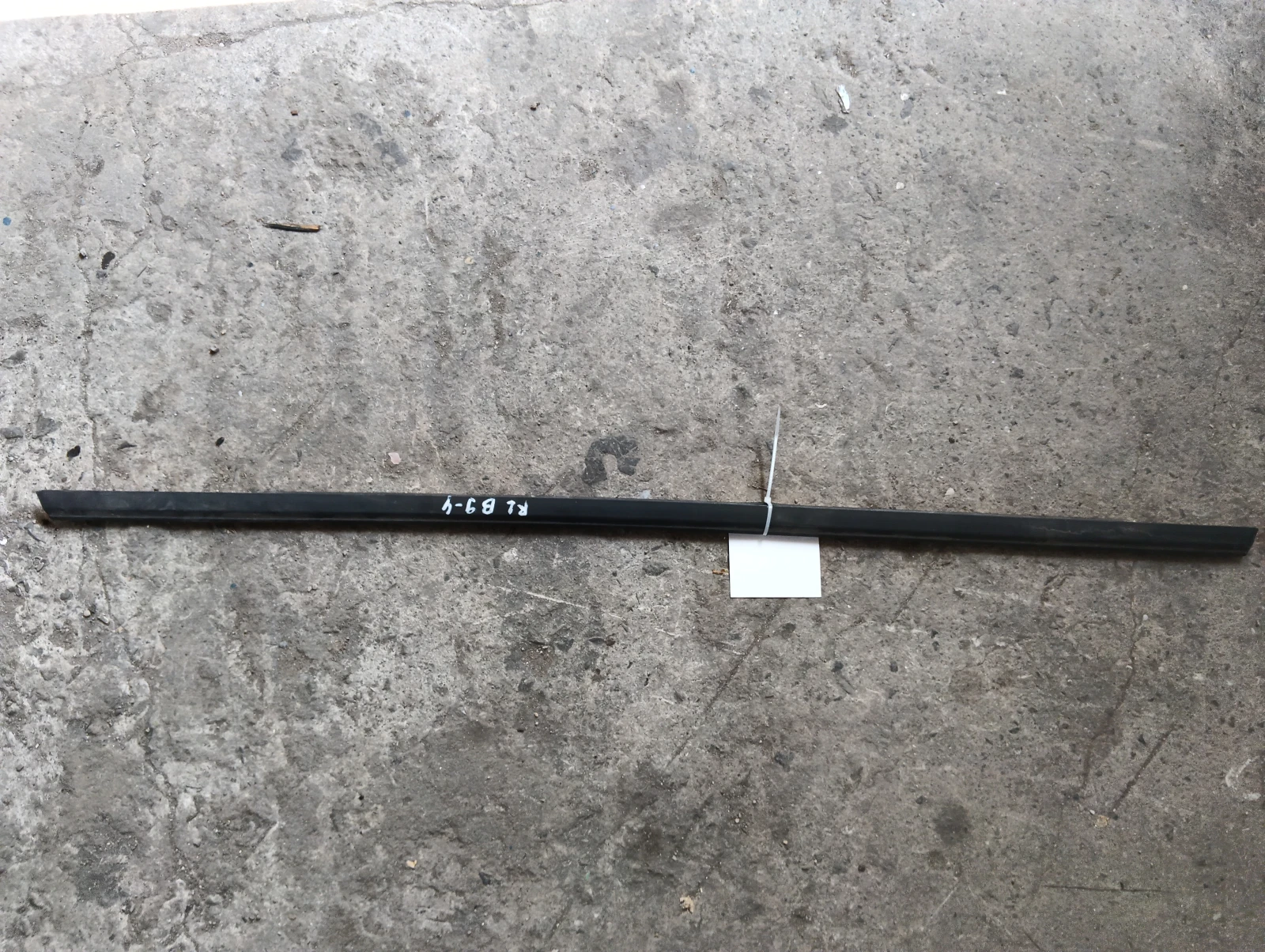 лайсна за (задна лява врата) 8W0839477 Audi A4