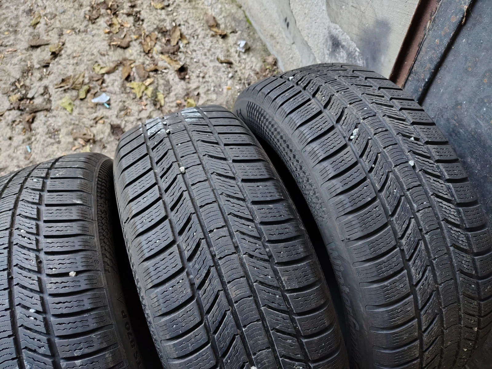 Гуми Зимни 235/55R18, снимка 4 - Гуми и джанти - 53776049