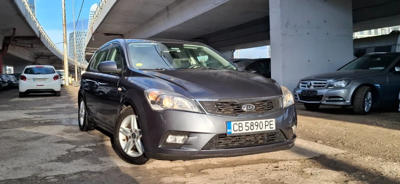 Kia Ceed 1.4 facelift 90kc Всичко платено Го ГТп!!!, снимка 1 - Автомобили и джипове - 48874441