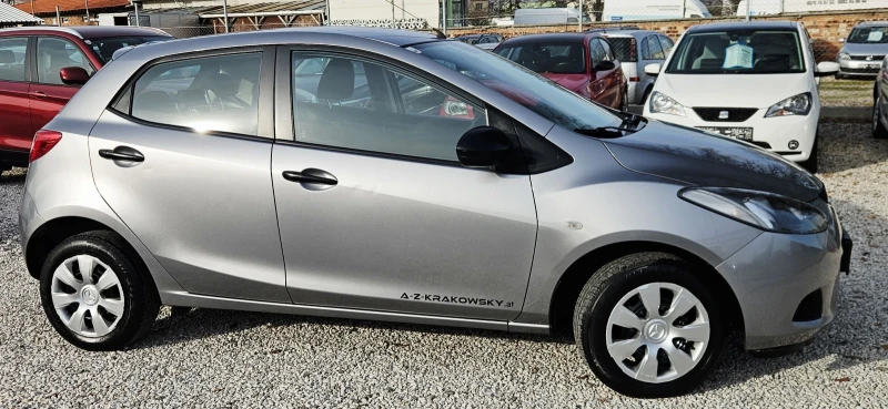 Mazda 2 1.4i* 2009г, снимка 8 - Автомобили и джипове - 52633273