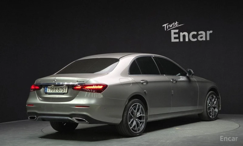 Mercedes-Benz E 220, снимка 2 - Автомобили и джипове - 53352894