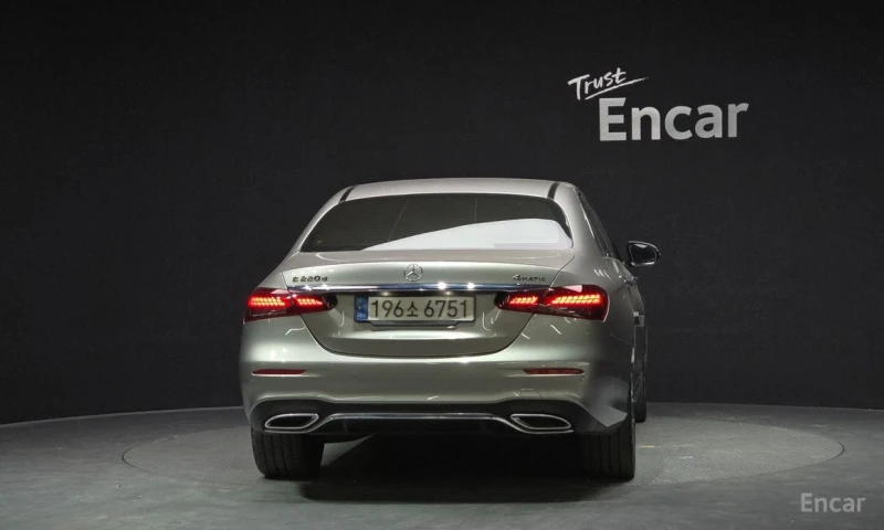 Mercedes-Benz E 220, снимка 4 - Автомобили и джипове - 53352894