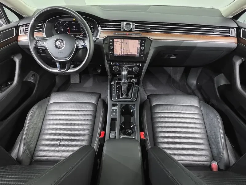 VW Passat 2.0 TDI, снимка 7 - Автомобили и джипове - 54299790