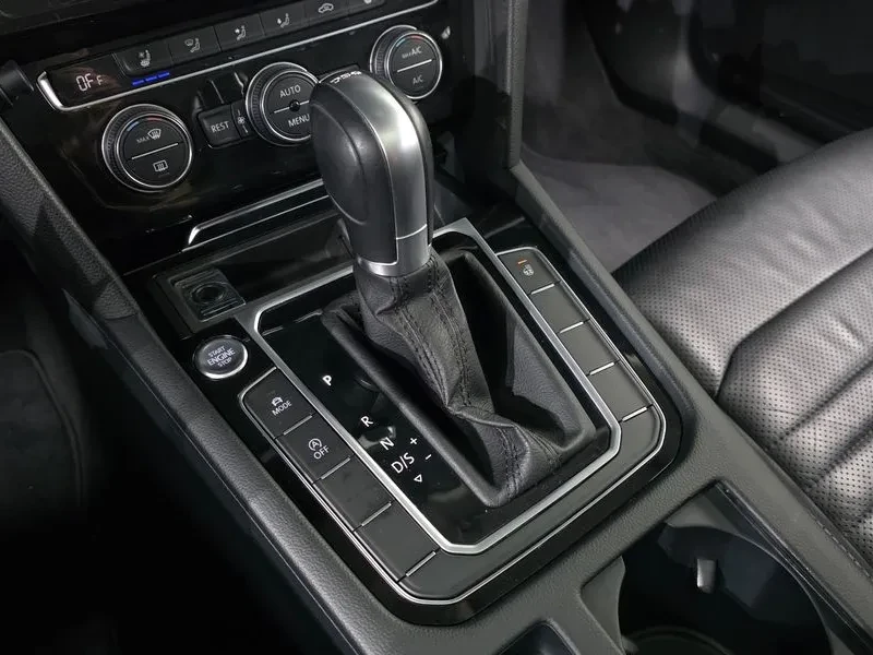 VW Passat 2.0 TDI, снимка 9 - Автомобили и джипове - 54299790