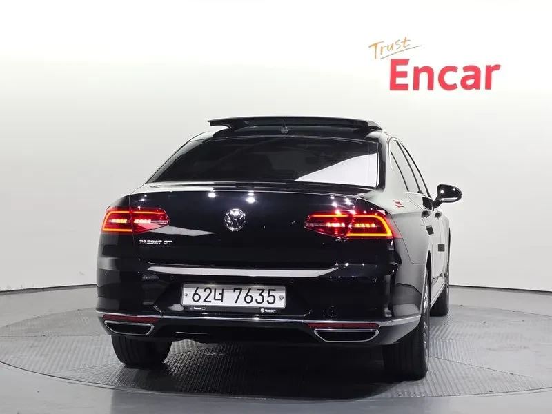 VW Passat 2.0 TDI, снимка 4 - Автомобили и джипове - 54299790