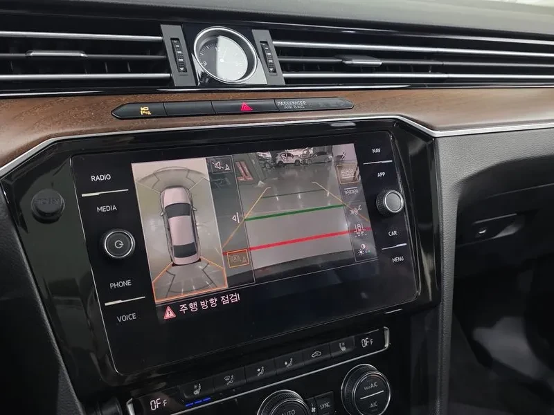 VW Passat 2.0 TDI, снимка 15 - Автомобили и джипове - 54299790