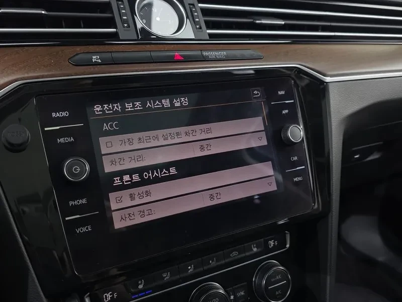 VW Passat 2.0 TDI, снимка 16 - Автомобили и джипове - 54299790