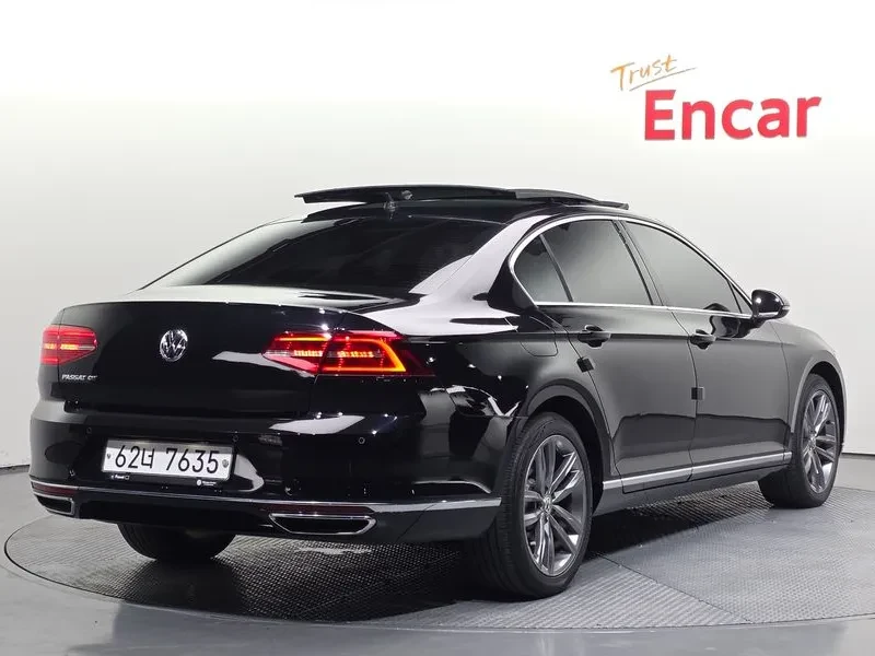 VW Passat 2.0 TDI, снимка 2 - Автомобили и джипове - 54299790