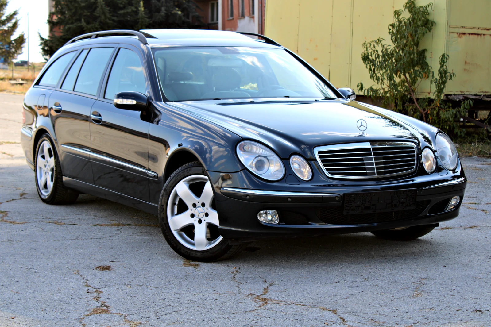 Mercedes-Benz E 500 V8 4-matic Distronic Швейцария - изображение 3