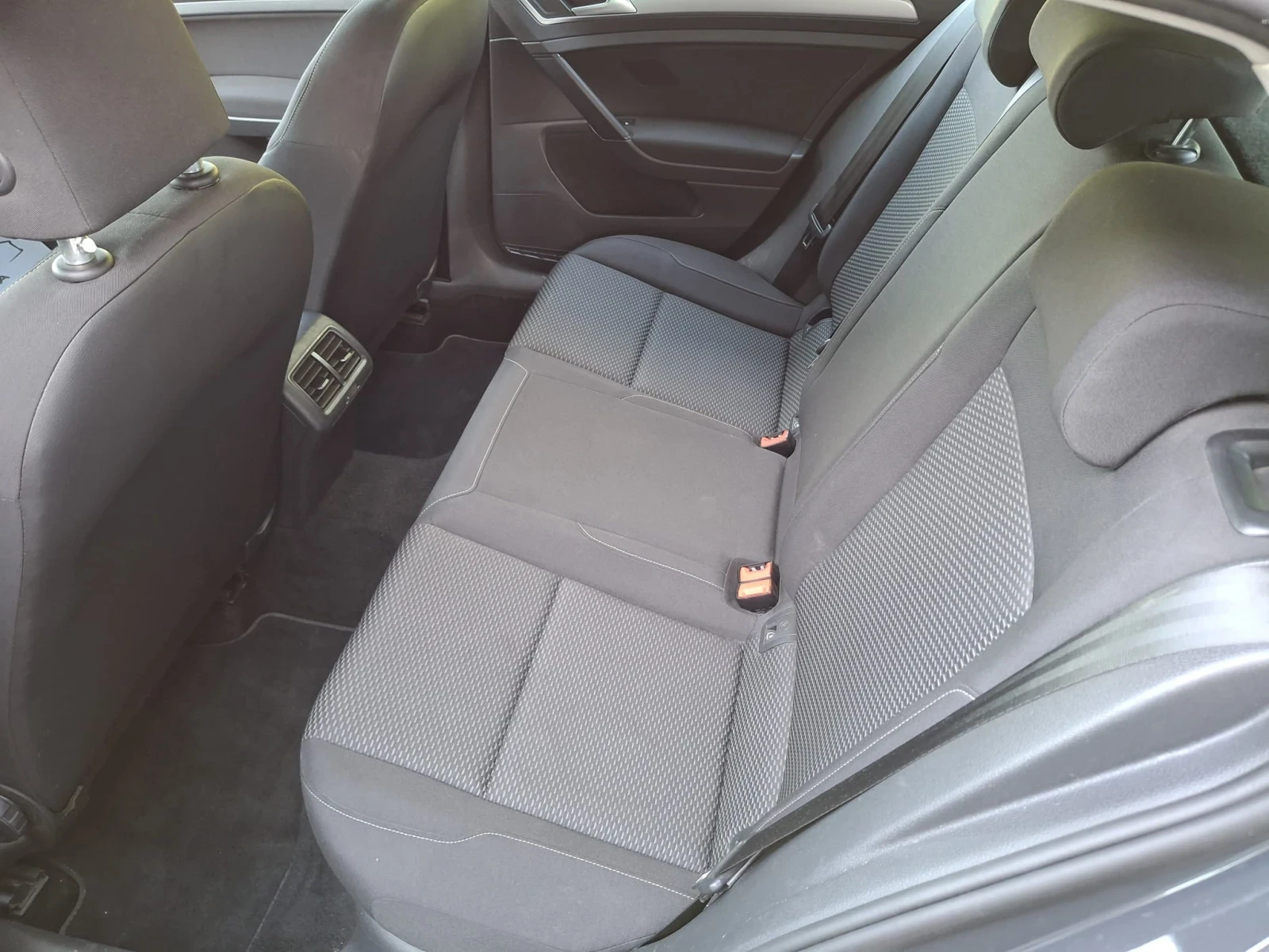 VW Golf 1, 500CNG EURO6B / BLUEMOTION - изображение 10