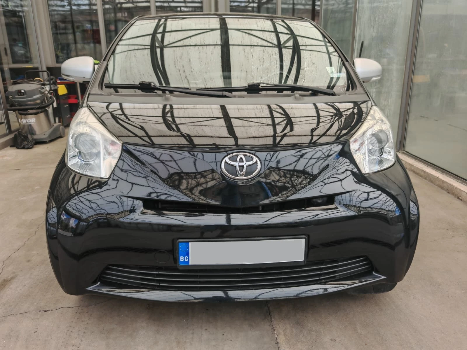 Toyota IQ 1.0 VVT-I Автоматик - изображение 2