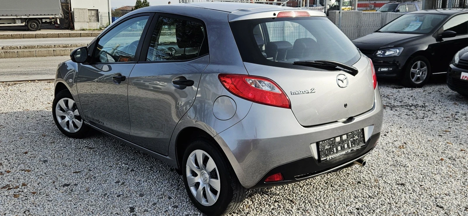 Mazda 2 1.4i* 2009г - изображение 9