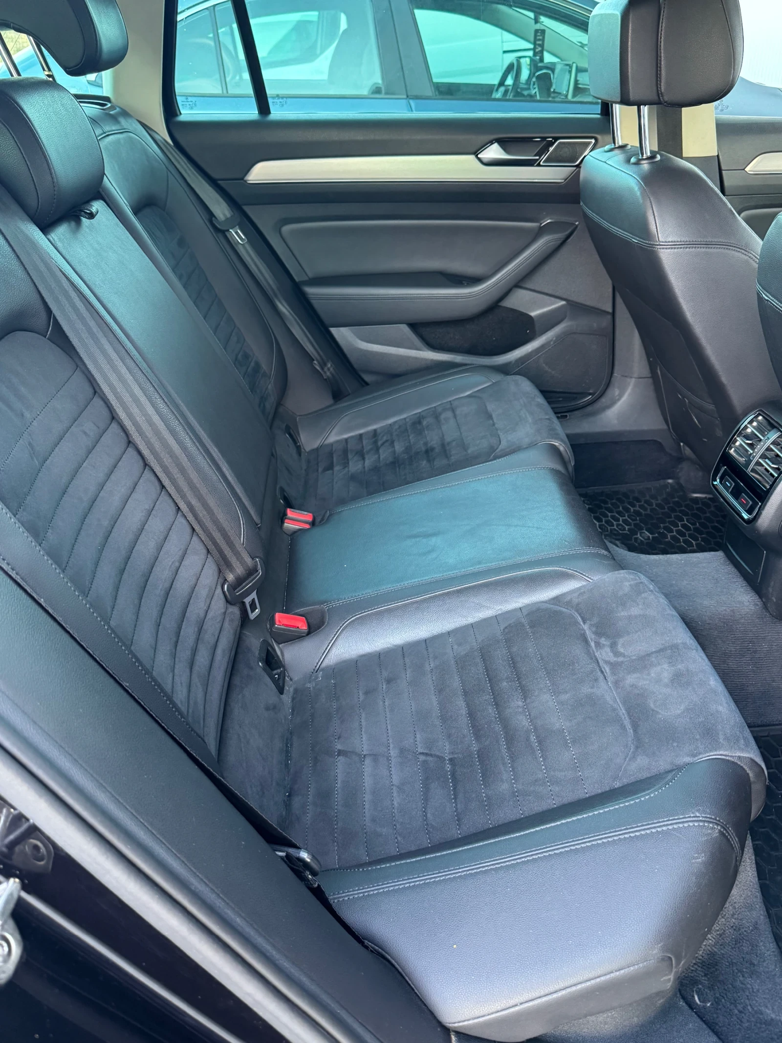 VW Passat 2.0TDI Highline 4motion, снимка 9 - Автомобили и джипове - 53646624