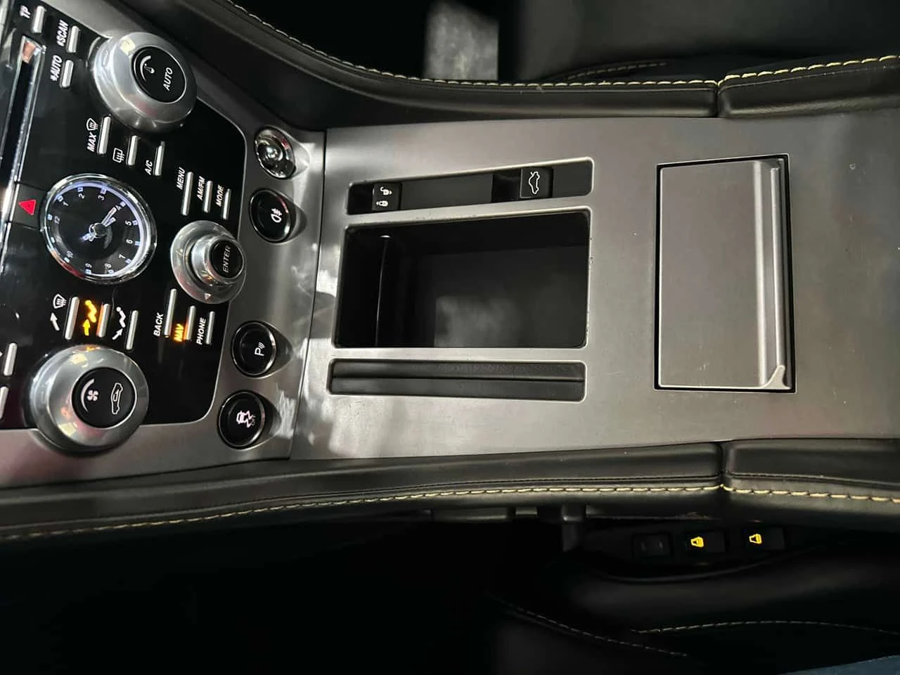 Aston Martin V8 Vantage * 2dr Cpe * 2 �����* �������* KEYLESS*  | Mobile.bg � ����������� 10