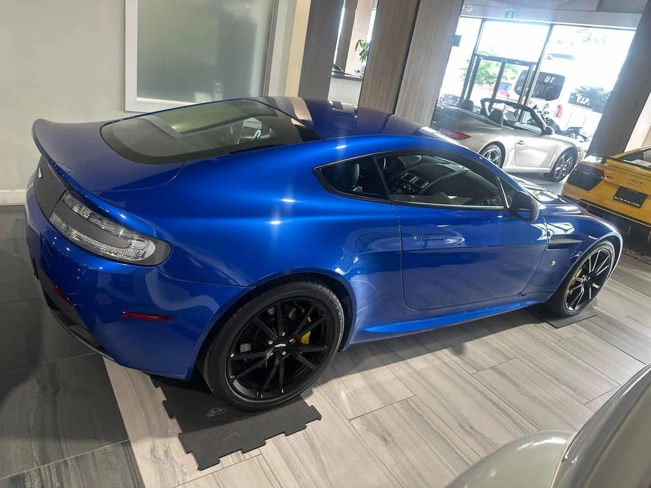 Aston Martin V8 Vantage * 2dr Cpe * 2 �����* �������* KEYLESS*  | Mobile.bg � ����������� 3