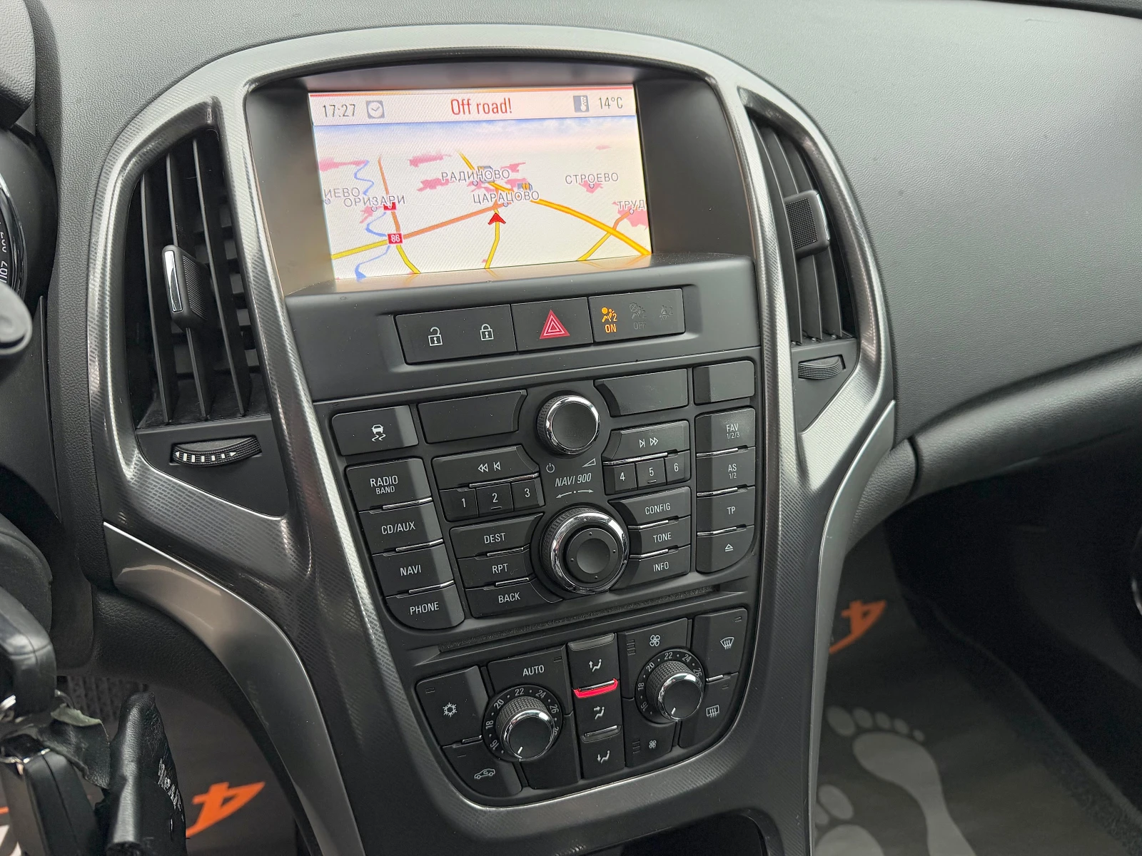Opel Astra 1.7CDTi Cosmo Кожа/Навигация, снимка 15 - Автомобили и джипове - 54114961