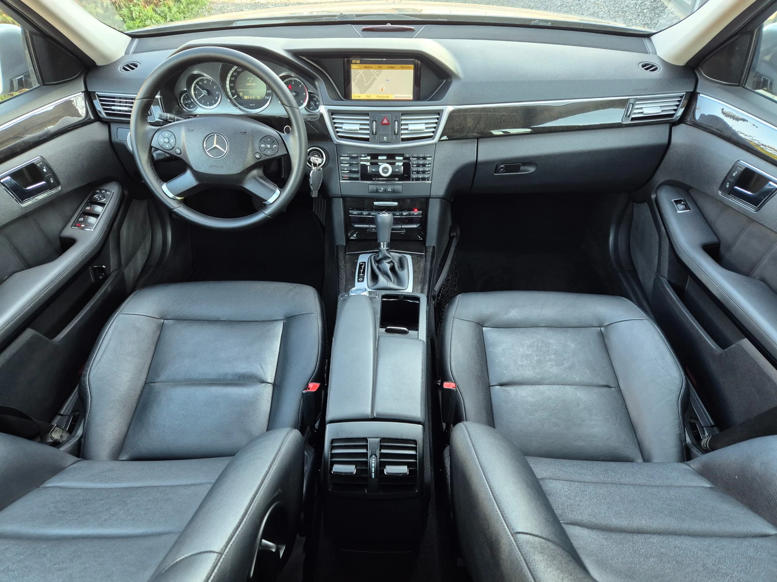 Mercedes-Benz E 250 CDI* AUTOMAT* NAVI* KAMERA* , снимка 12 - Автомобили и джипове - 54145823