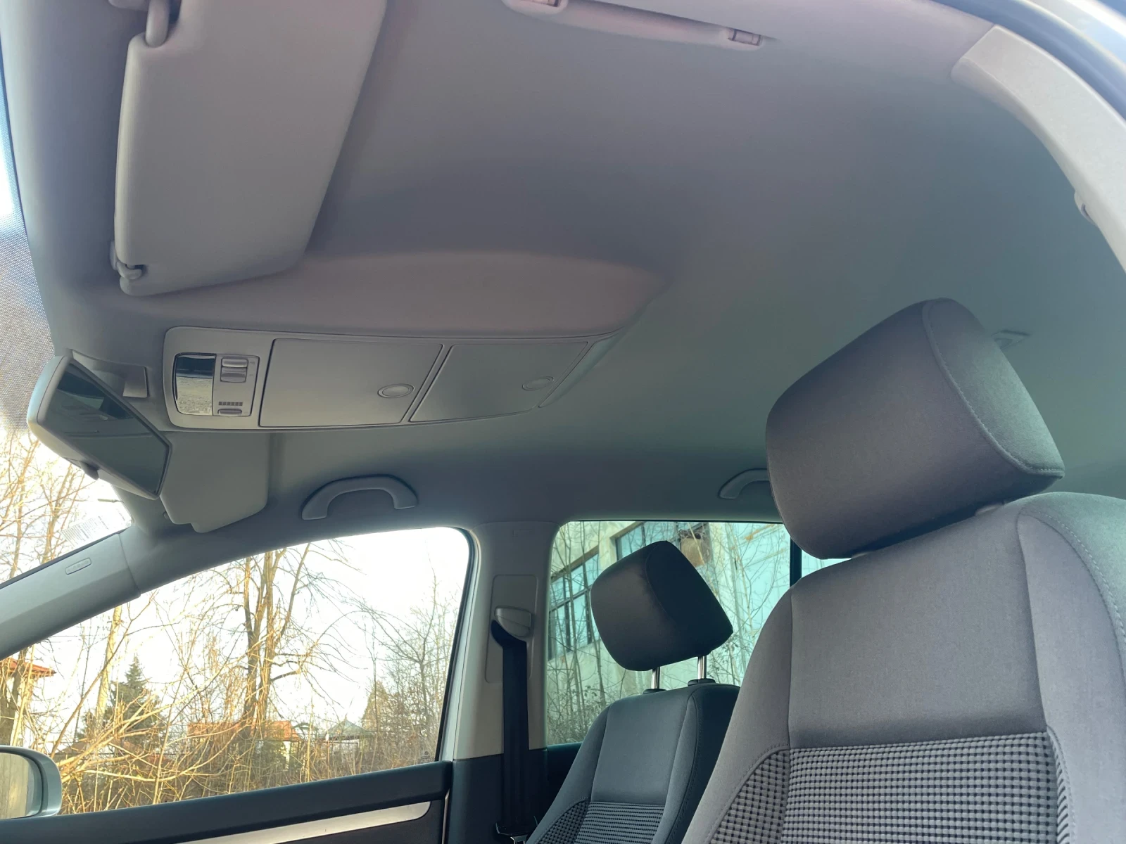 VW Touran, снимка 10 - Автомобили и джипове - 54237159