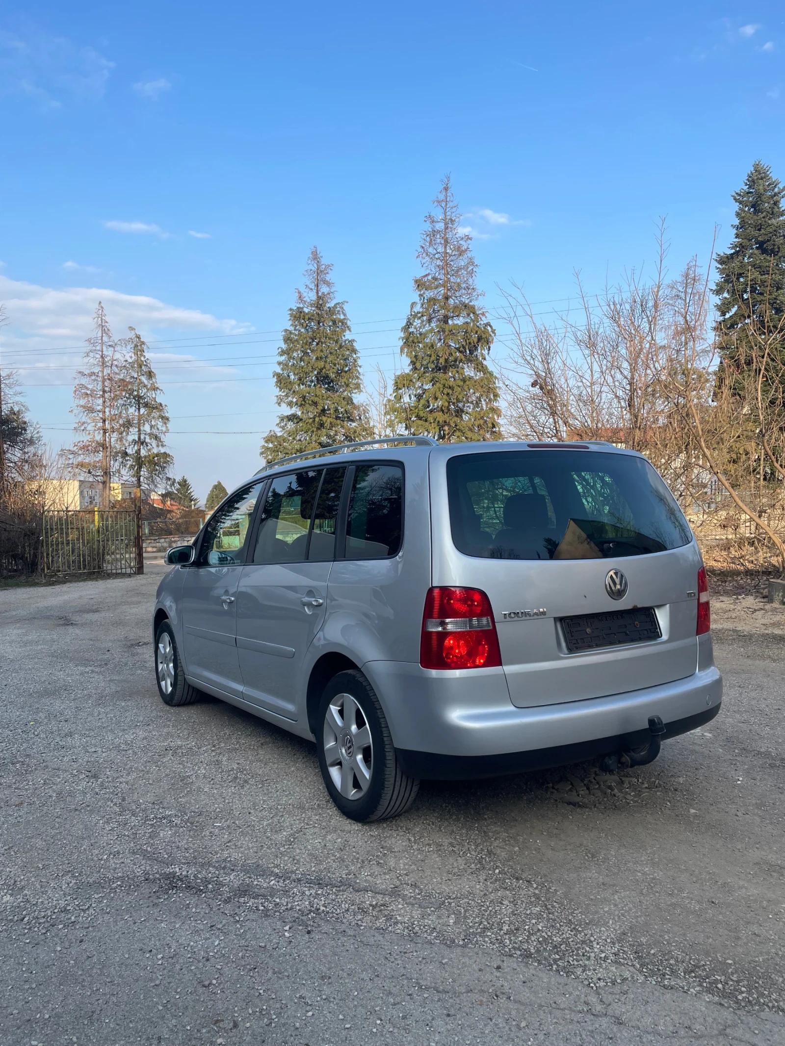 VW Touran, снимка 5 - Автомобили и джипове - 54237159