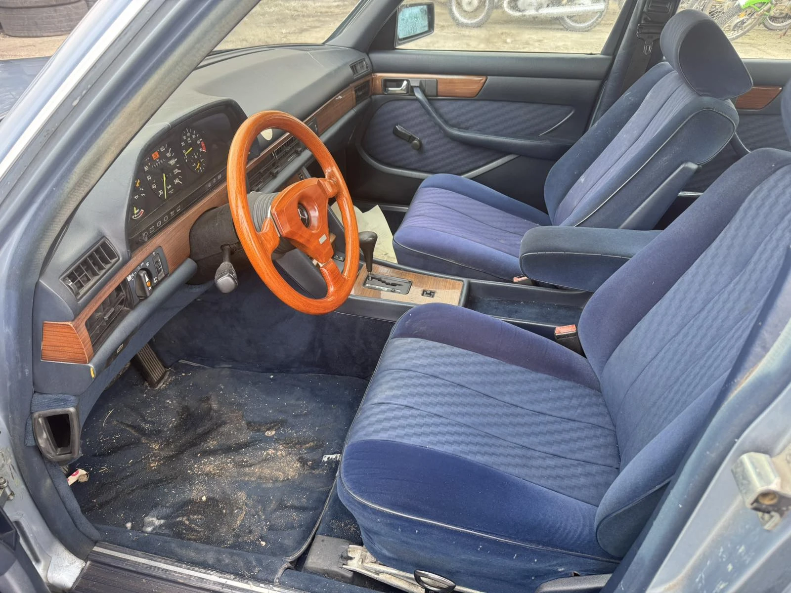 Mercedes-Benz 126-260, снимка 6 - Автомобили и джипове - 54358958