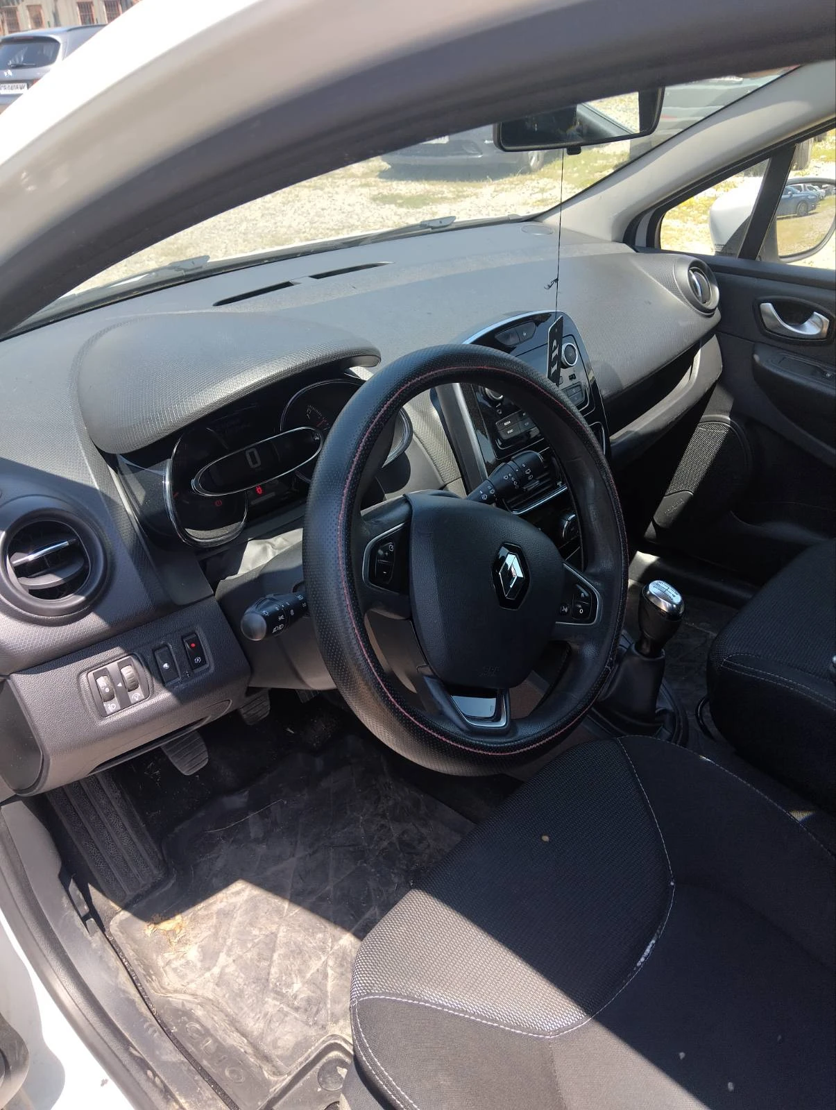 Renault Clio 1.5Dci, снимка 8 - Автомобили и джипове - 54861862