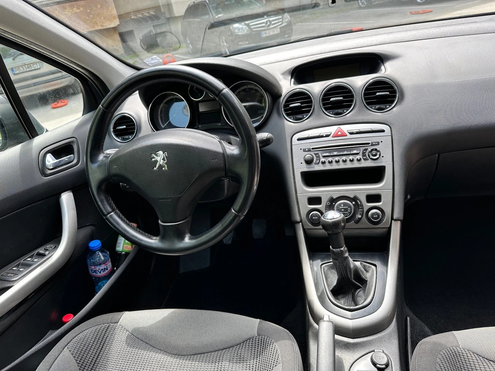 Peugeot 308 1.6 HDI, снимка 12 - Автомобили и джипове - 55316339