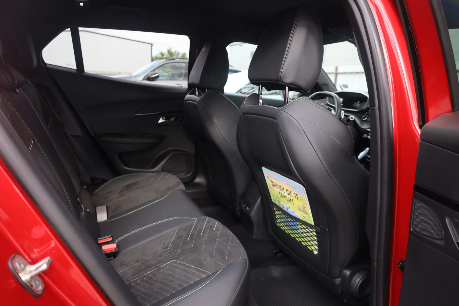 Peugeot 2008 GT 1.5HDi KeyGO 360KAM MASSAGE Distr Lane Blind, снимка 9 - Автомобили и джипове - 56213999