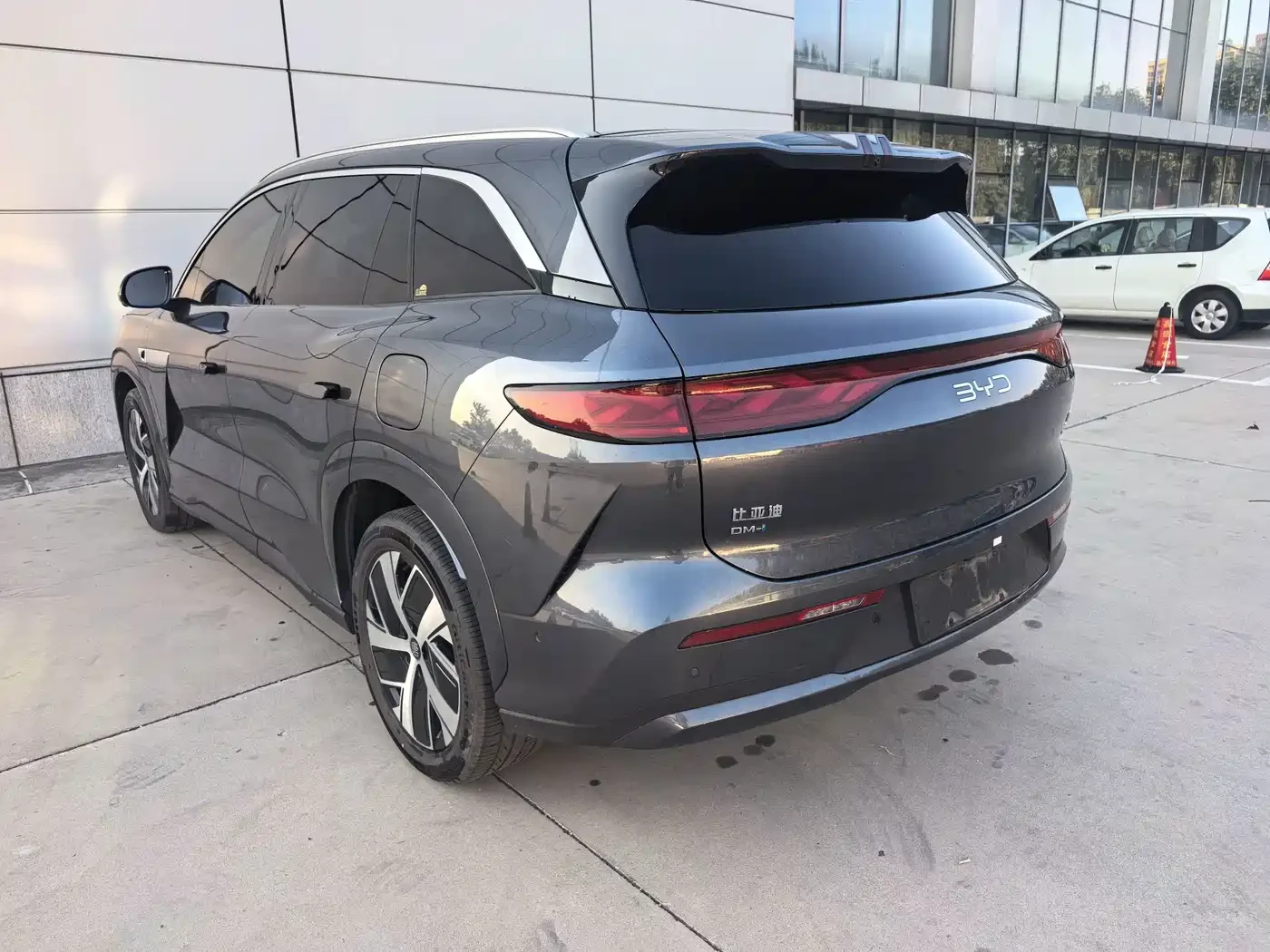 BYD Tang L* Model DM 215KM LiDAR Flagship, снимка 4 - Автомобили и джипове - 56646163