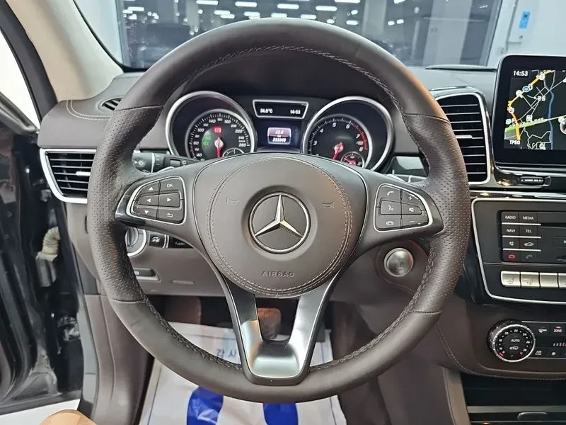 Mercedes-Benz GLS 500 4MATIC, снимка 5 - Автомобили и джипове - 55923981