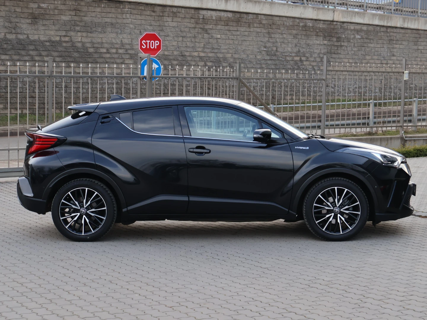 Toyota C-HR 2.0/FACE LIFT/JBL/2021г/ГАРАНЦИОННА/ВСИЧКИ ЕКСТРИ/ - изображение 9