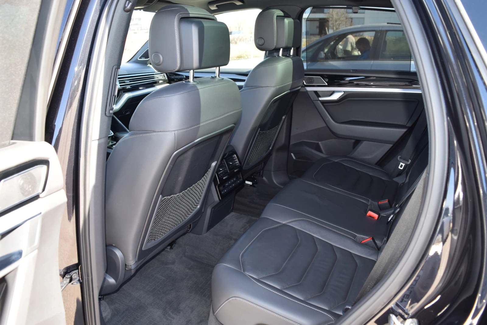 VW Touareg R-Line V6 4Motion, снимка 7 - Автомобили и джипове - 53826692