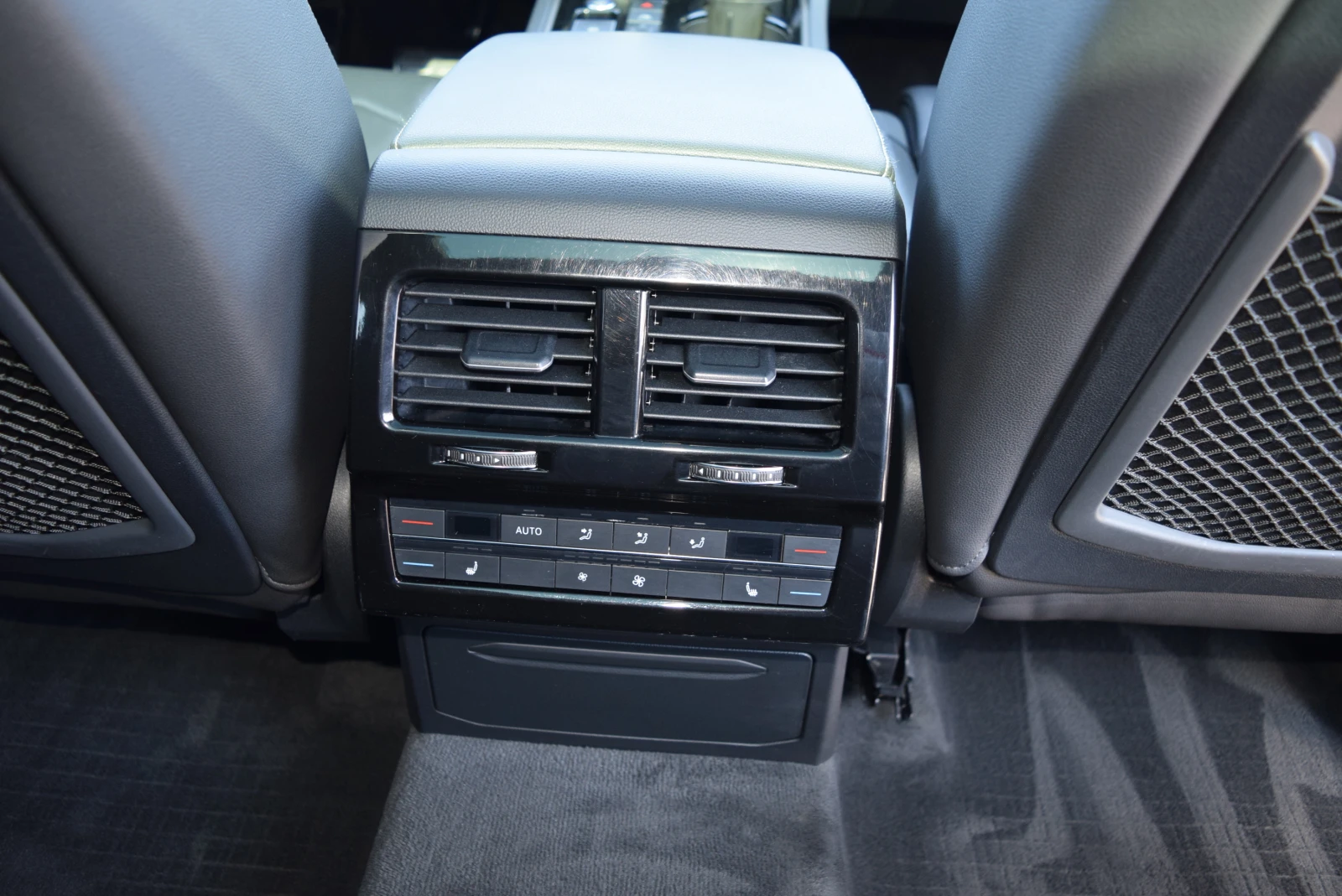 VW Touareg R-Line V6 4Motion, снимка 10 - Автомобили и джипове - 53826692