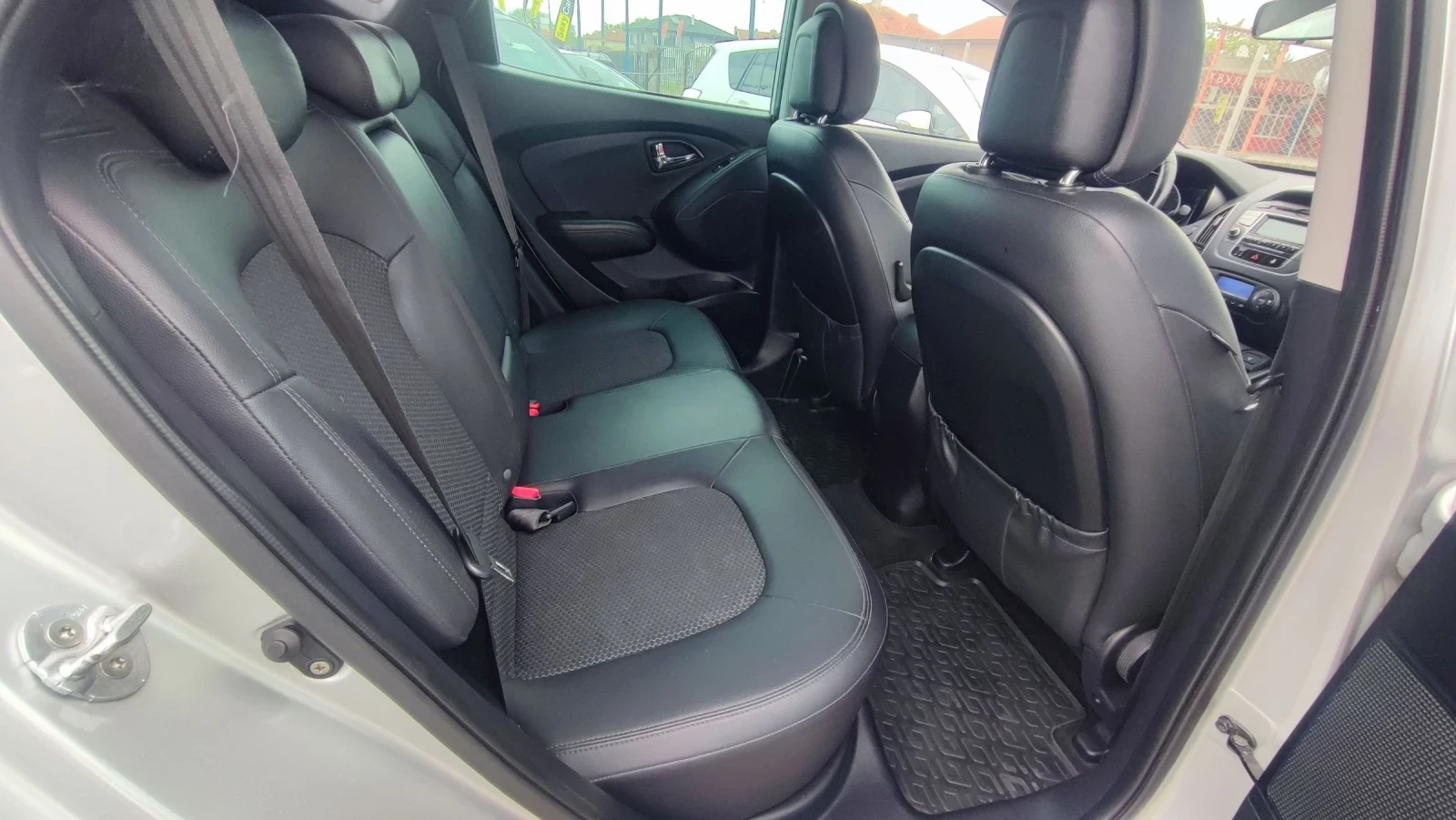 Hyundai IX35 2.0CRDI 4x4 156000!, снимка 14 - Автомобили и джипове - 54411032