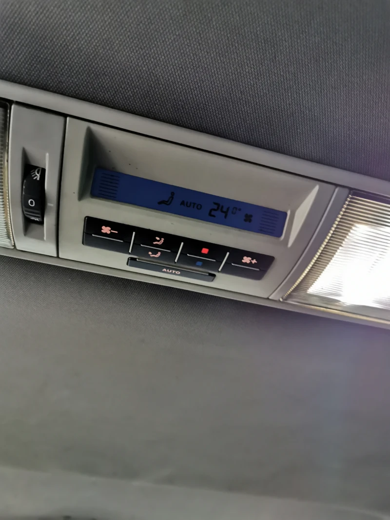 VW Caravelle 2.5tdi 174 k.c, снимка 12 - Бусове и автобуси - 53601032