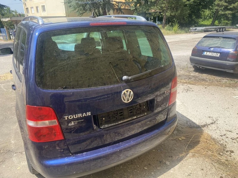 VW Touran 2.0 TDI, снимка 9 - Автомобили и джипове - 47309644