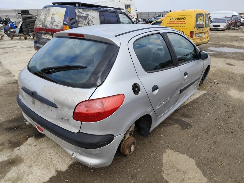 Peugeot 206 1.4, снимка 2 - Автомобили и джипове - 44599363