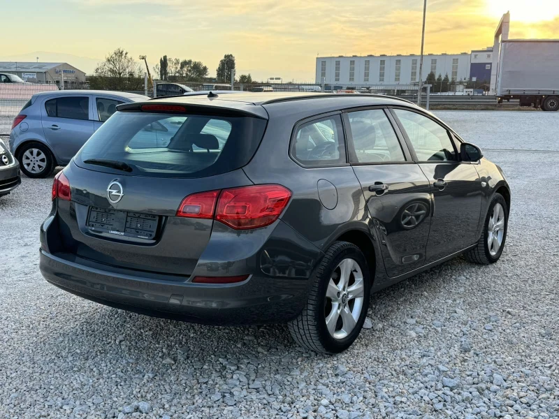 Opel Astra 1.7CDTI, снимка 4 - Автомобили и джипове - 47707093